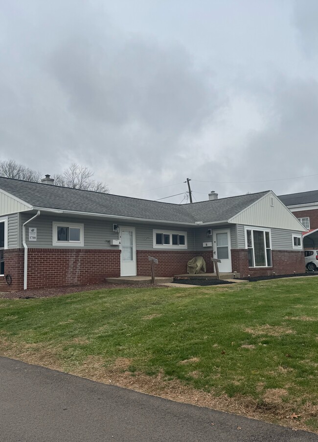 Building Photo - 1708 Cleveland Rd Unit A