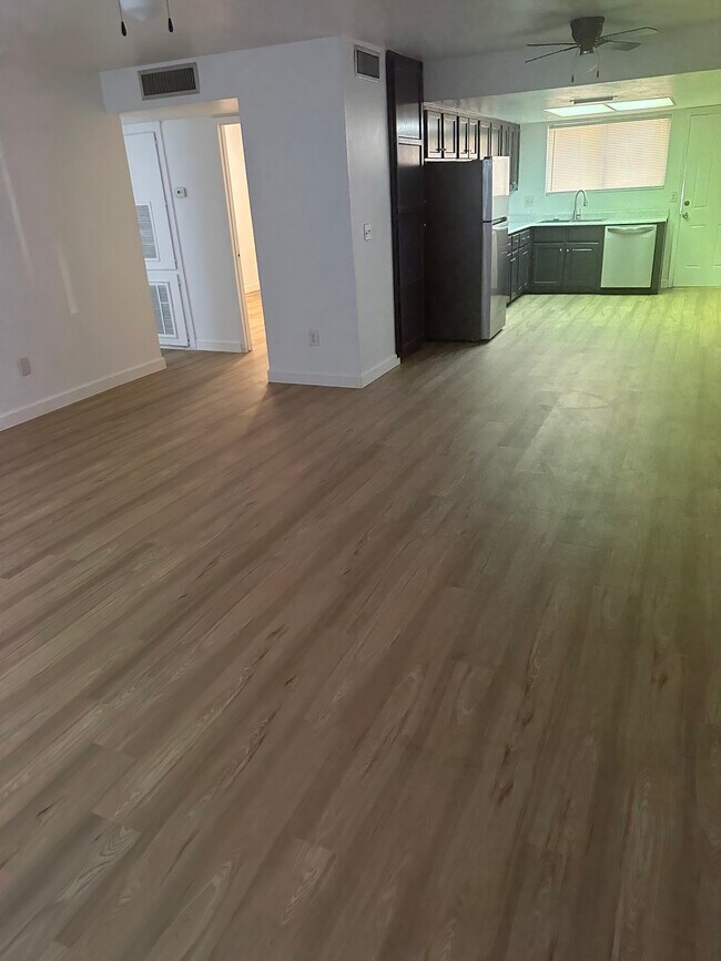 Photo - 3322 W Loma Ln Unit #2