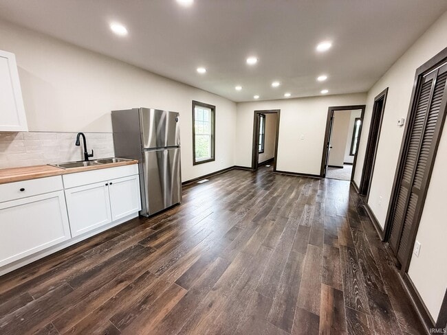 Photo - 1900 N Market St