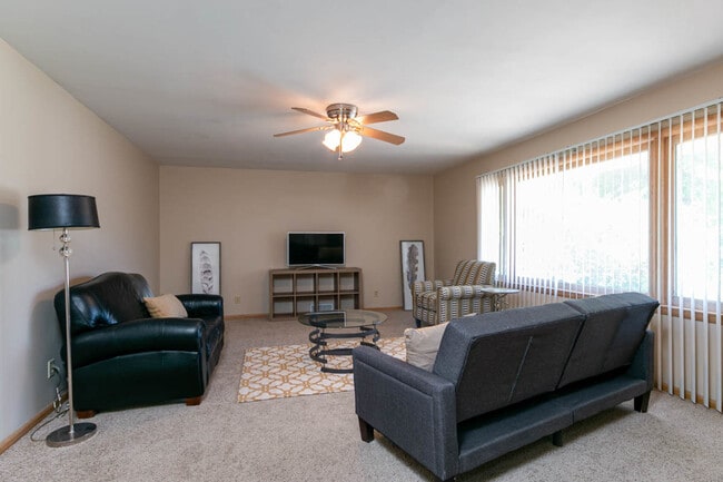 4-bedroom living room
