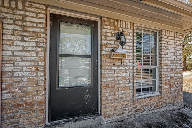 Building Photo - 7315 Housman Unit A