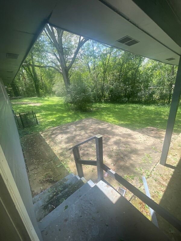 Photo - 1010 Deryll St