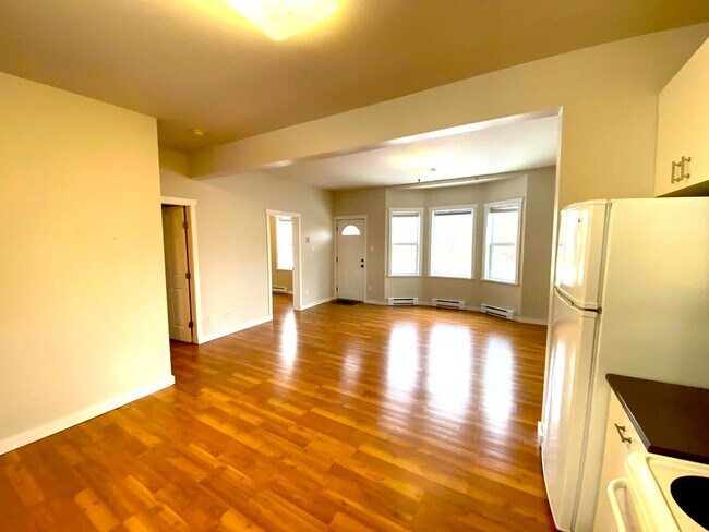 Building Photo - 4739 Davis Ave