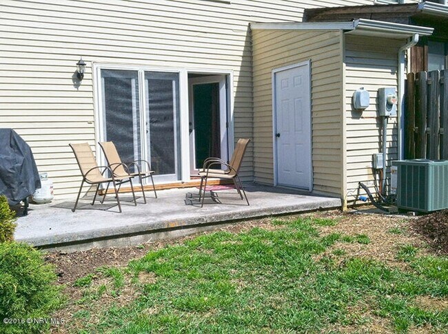 Photo - 3 Bedroom 1 full and 2 half bath Townhouse