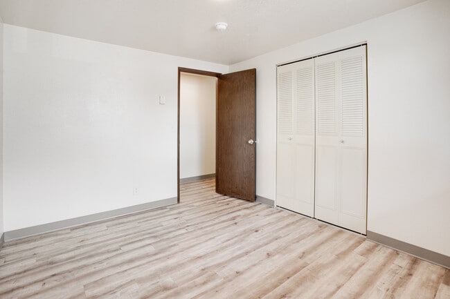 Lookingglass Apartments