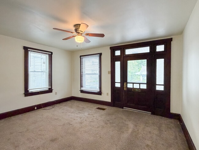 Photo - 337 Duke St