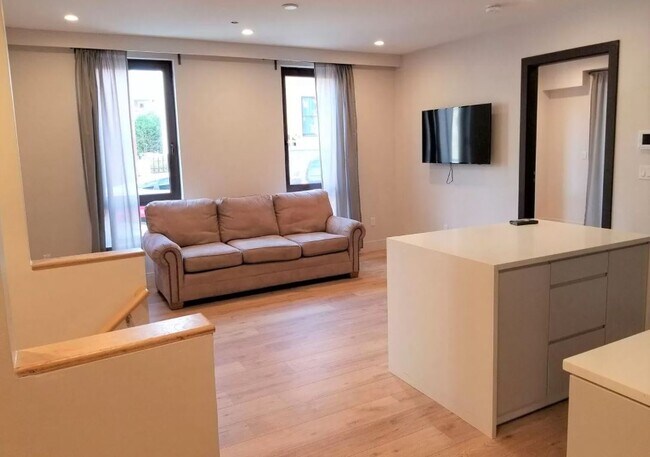 Photo - 31 Buttonwood St