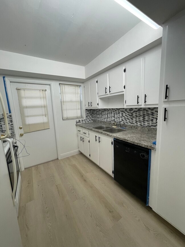 Photo - 2441 SW 82nd Ave Unidad 204