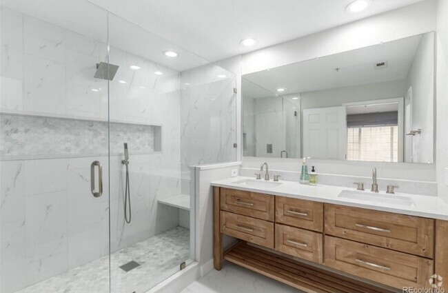 Building Photo - 1865 Gaylord St Unit 4 Bed Rental