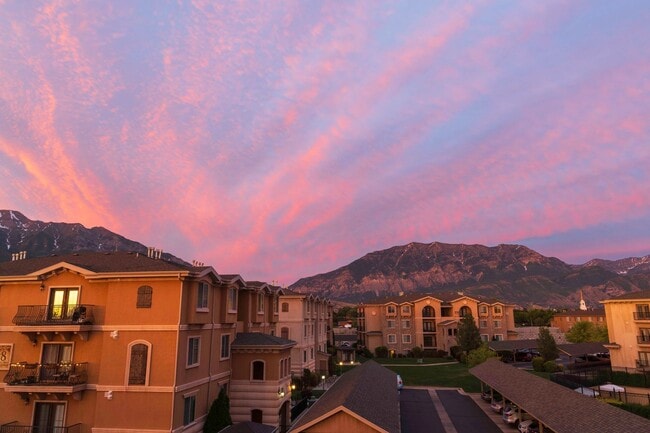 Building Photo - Torino Tower - 913 Unit 913