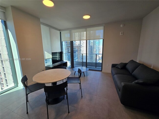 Photo - 121 NE 5th St Unidad 2908