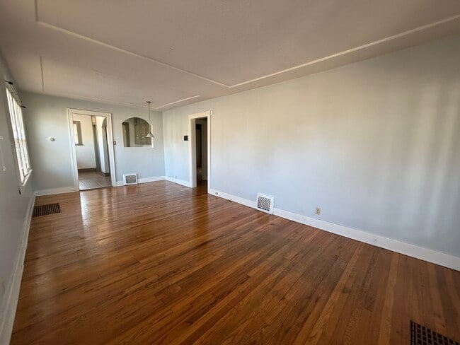 Photo - 136 E Woodside St