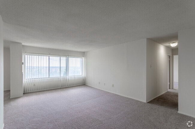 3 BR, 2.5 BA - 1,490 SF