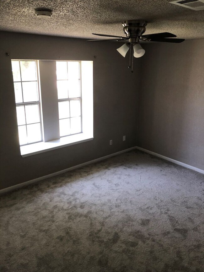 Photo - Hewitt Texas 3 Bedroom House