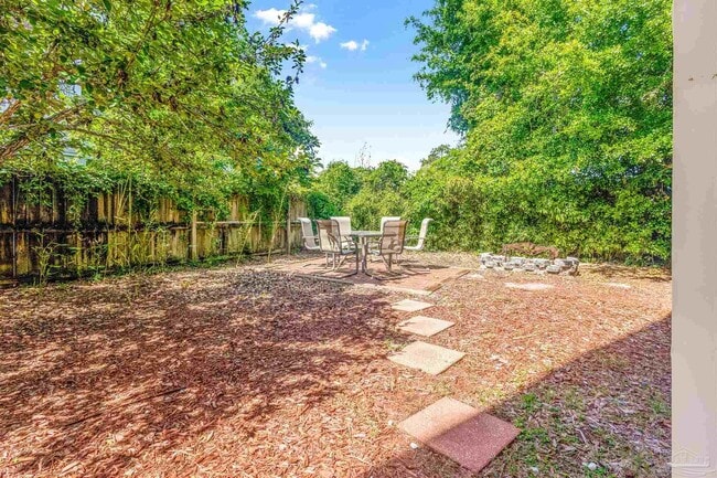 Photo - 13 Chatelaine Cir SE