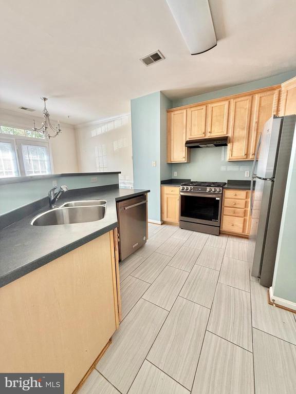 Photo - 6814 Sabbarton Pl