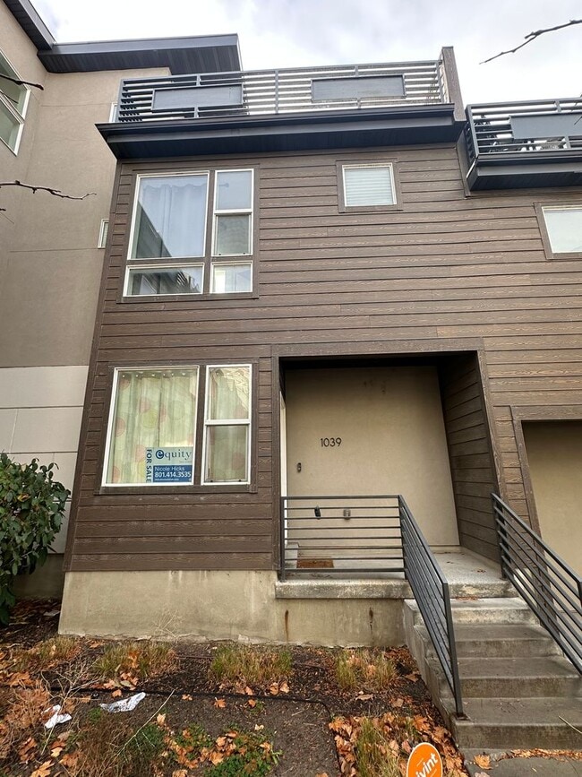 Building Photo - GORGEOUS Home!!!!