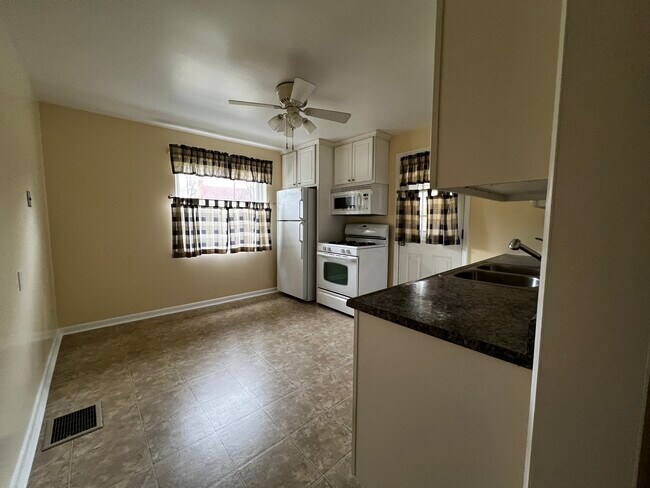 Photo - 463 Leath Ave