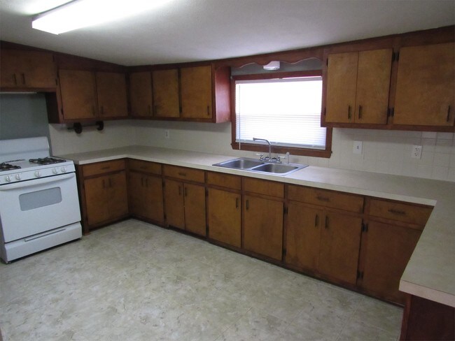 Photo - 200 Willow St