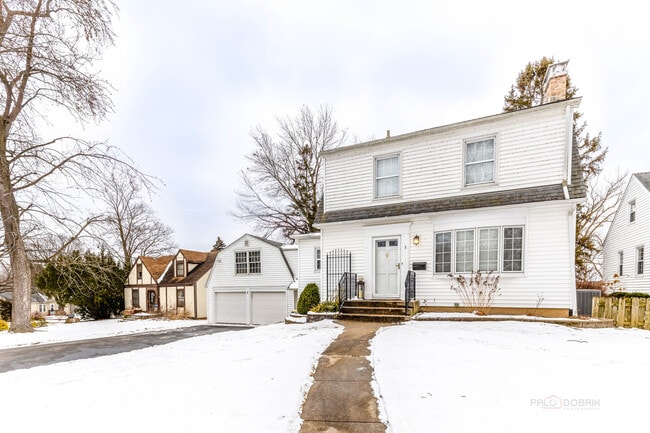 Building Photo - 3 Lakeview Dr