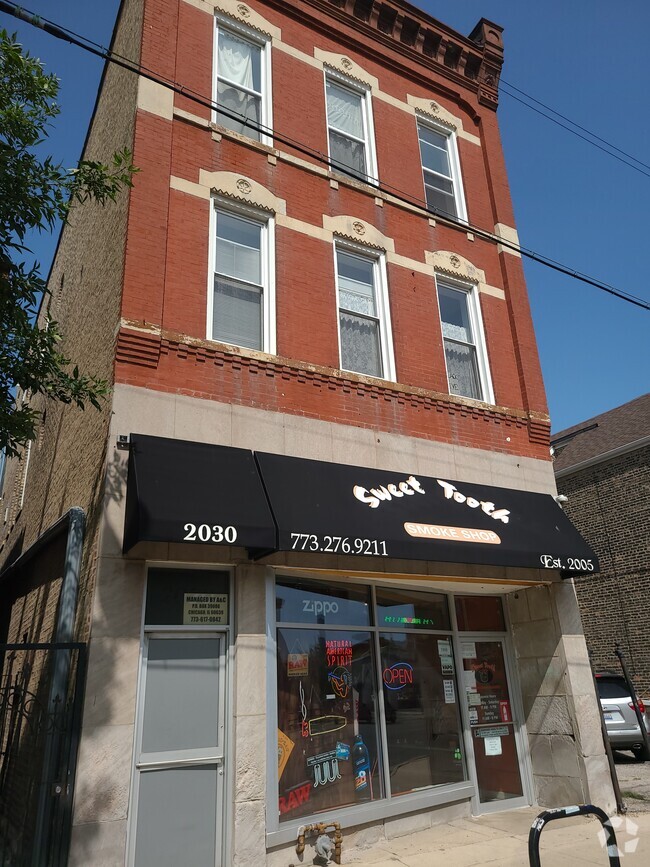 Building Photo - 2030 W Chicago Ave Unit 2 Rental