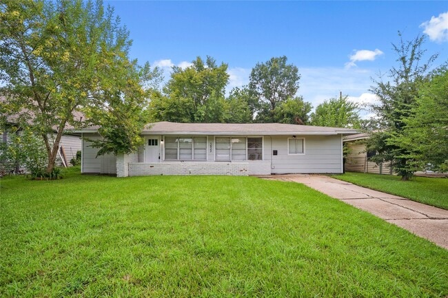 Building Photo - 5822 Glenhurst Dr Rental