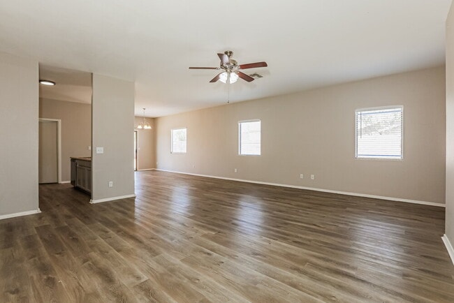 Photo - 1733 E Silversmith Trail