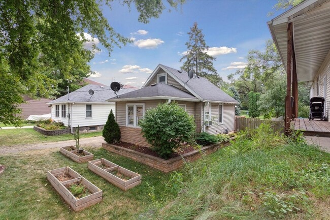 Building Photo - 2107 Schlimgen Ave