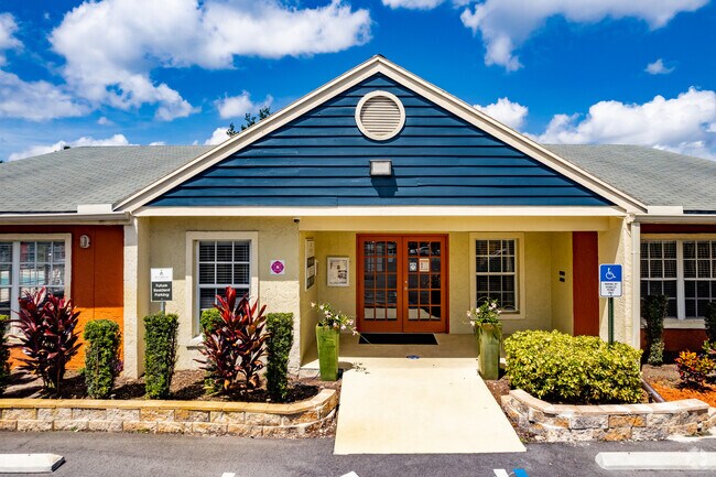 7325 Goldenpointe Blvd Orlando, FL 32807
