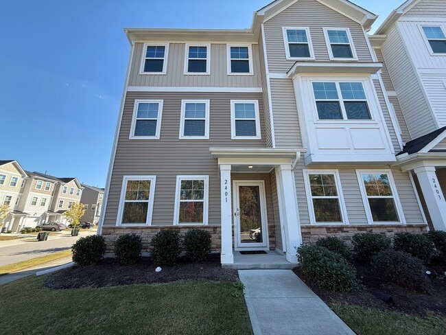 Building Photo - Stunning 3BD, 2.5BA Raleigh Townhome with ...