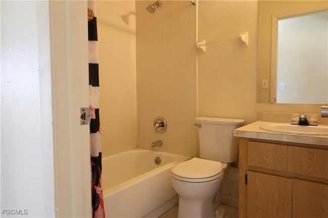 Building Photo - 1733 NE 7th Pl