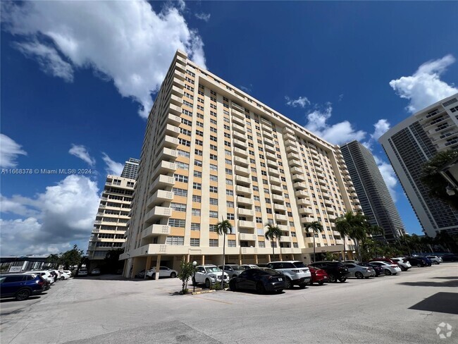 Building Photo - 1833 S Ocean Dr Unit 1109 Rental