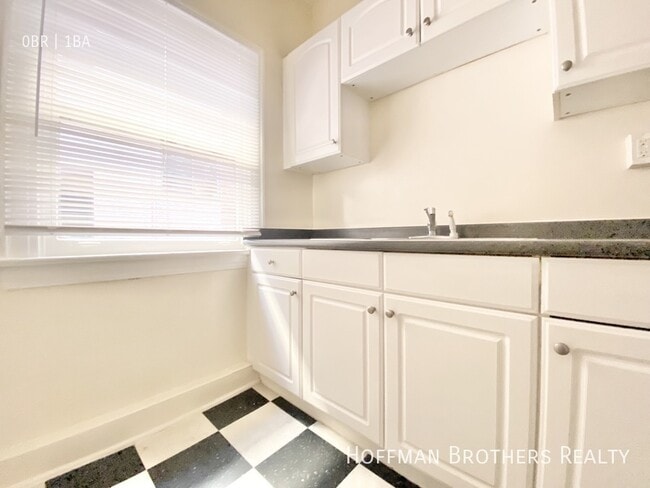 Photo - 447 S Grand View St Unidad 102