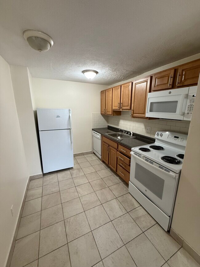 Building Photo - 91 Gardner St Unit 14 Rental