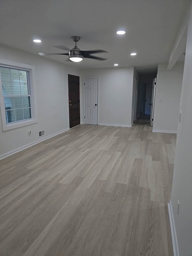 Photo - 2347 Greenway Dr