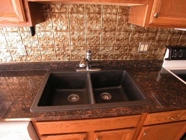 Granite Counters, Granite Sink - 220 Ontario St Unit B