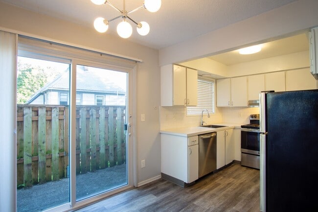 Photo - Off SE Belmont: Mid-Century 2Bdr w/Patio & Parking! Unit 1026