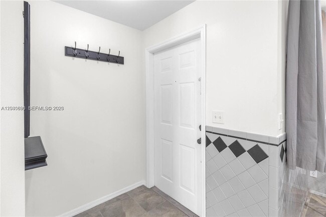 Photo - 1393 Barcelona Way