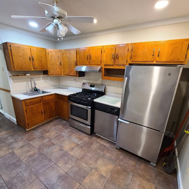 Building Photo - 616 36th St Unit 2
