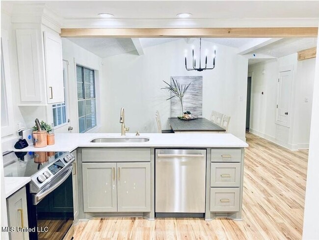 Photo - 904 Oakhill Cir