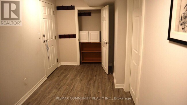 Photo - 1061 Rowntree Crescent