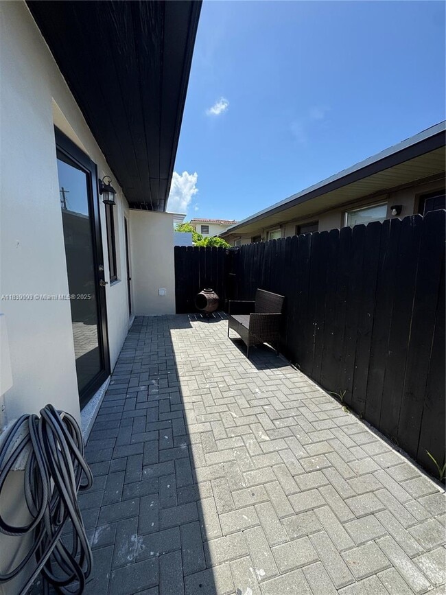 Photo - 2723 SW 31st Ct Unit 2