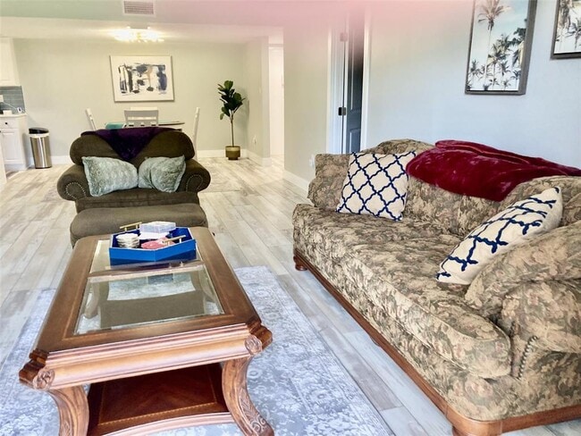 Photo - 6114 43rd St W