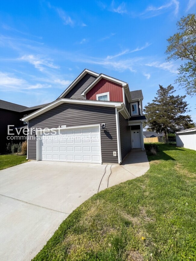 Building Photo - 215 King Rd