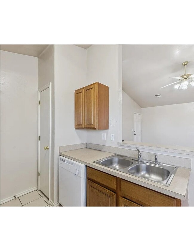 Photo - 602 Welston Cir Unidad 1