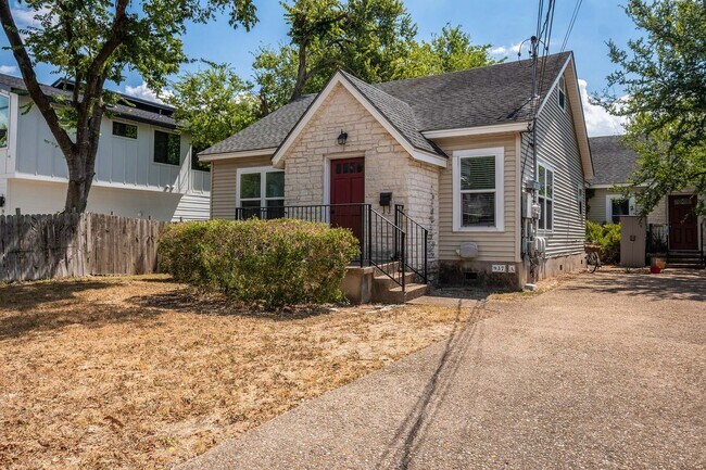 Building Photo - 937 E 52nd St