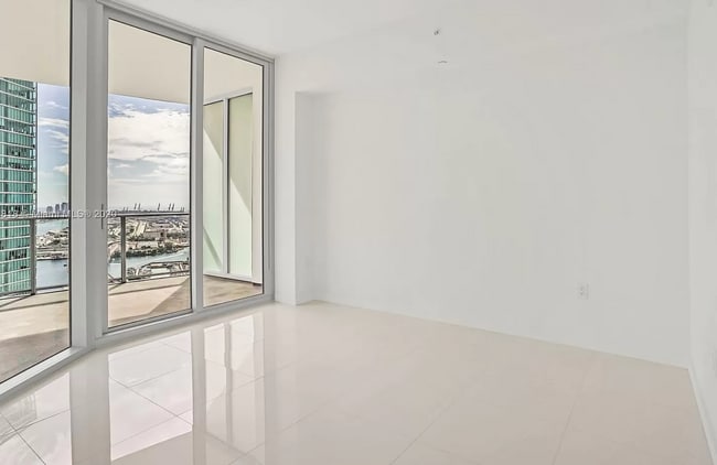 Photo - 851 NE 1st Ave Unit 3407AB