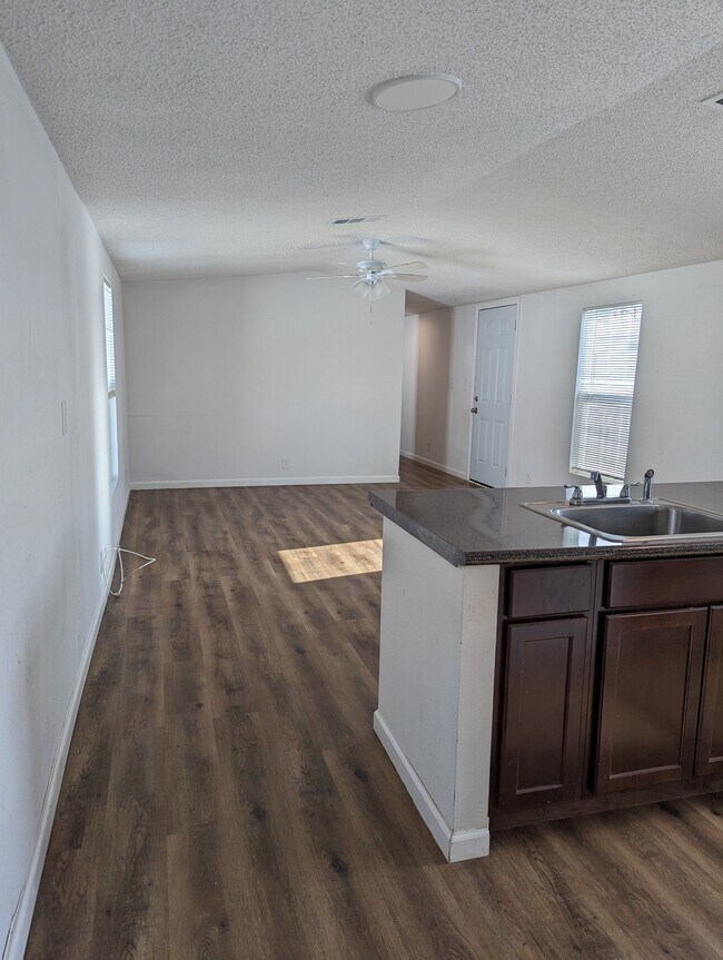 Photo - 1401 Transmitter Rd