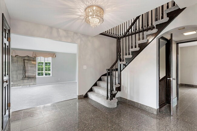 12 Kingston Dr