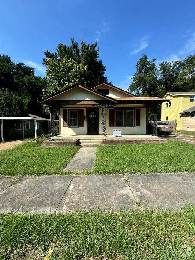 Building Photo - 3464 Lamphier Ave Rental